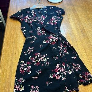 DIVIDED young woman’s dress size 4
